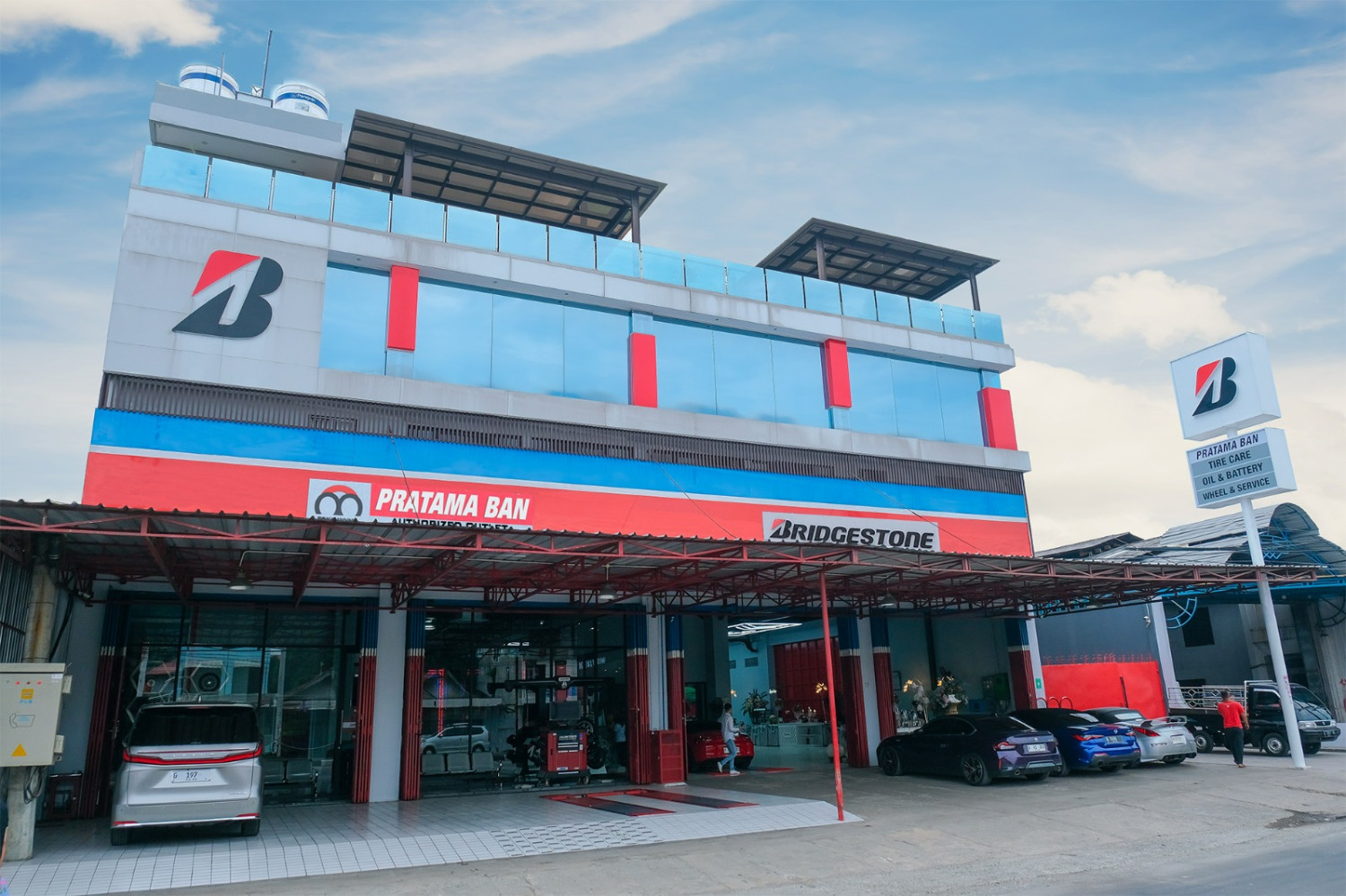 ban mobil, bridgestone, toko model bridgestone, ban bridgestone, Bukan Cuma Pabrik, Bridgestone Sudah Punya 400 TOMO dan 1.500 Toko di Indonesia