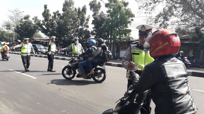 tilang, tilang elektronik, ETLE, korlantas polri, tilang manual, Tilang Manual Belum Punah, Polisi Sasar Pelanggaran Ini Saat Operasi Patuh 2026