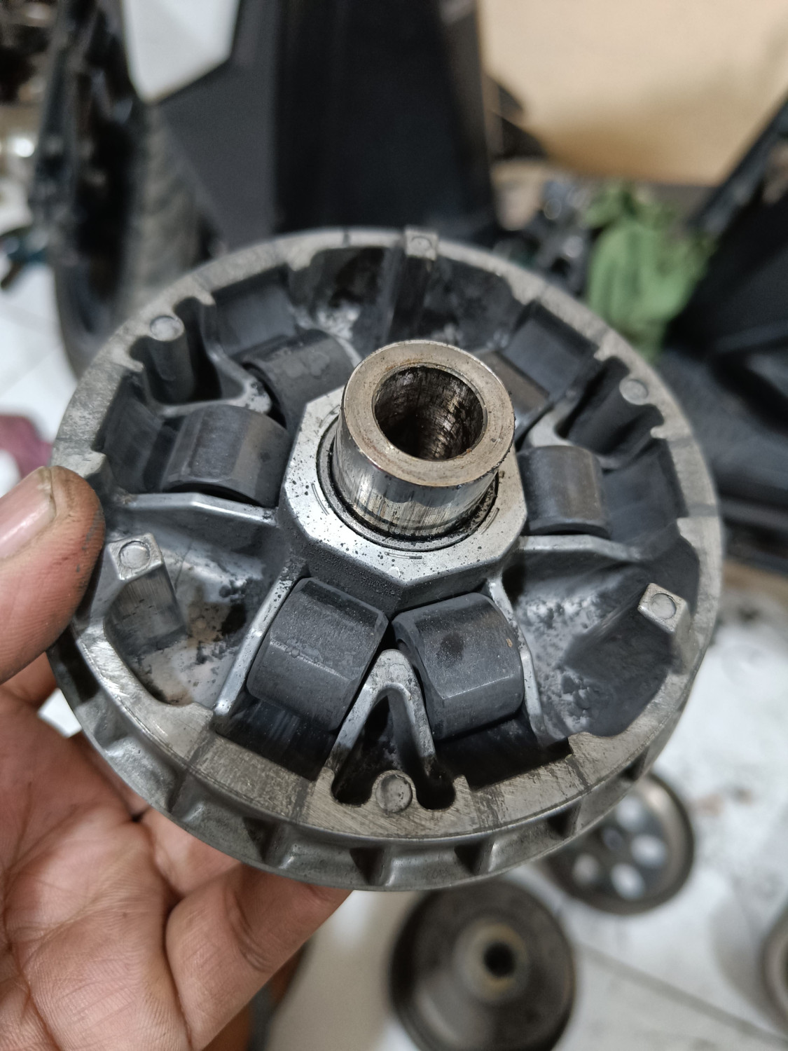 motor matic, roller motor matic, penyebab roller peyang, penyebab roller motor matic peang, penyebab roller motor matic cepat peang, roller motor matic cepat peang, Harus Tahu, Dua Hal Sepele Ini Penyebab Roller Motor Matic Cepat Peang