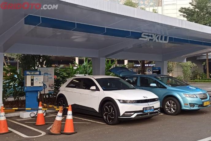 mobil listrik, pajak mobil listrik, BBNKB Mobil Listrik, PKB Mobil listrik, Harga Mobil Listrik Naik, Jangan Harap Sebebas Dulu, Skema Pajak Mobil Listrik di DKI Jakarta Diatur Ulang