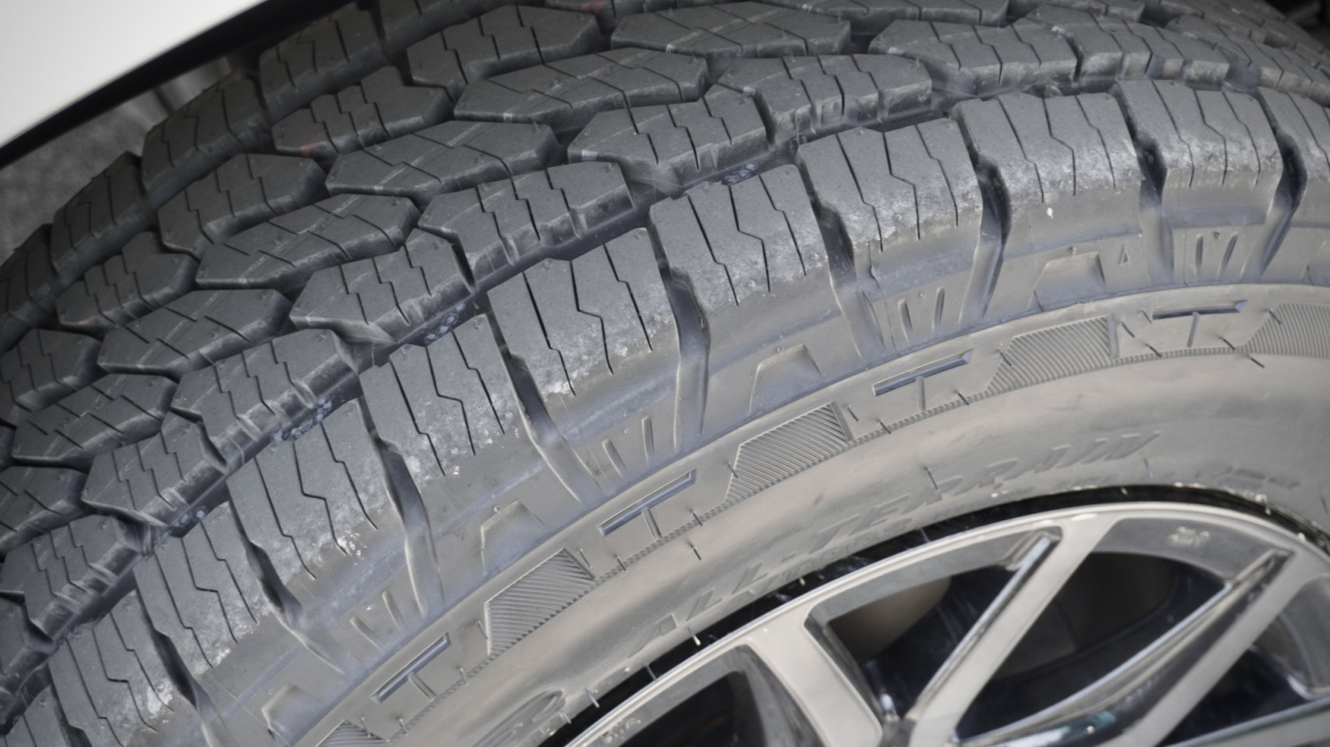 ban mobil, bridgestone, upgrade ukuran ban, Baru Tahu, Ini Batas Upgrade Ukuran Ban Mobil Tanpa Ganti Pelek