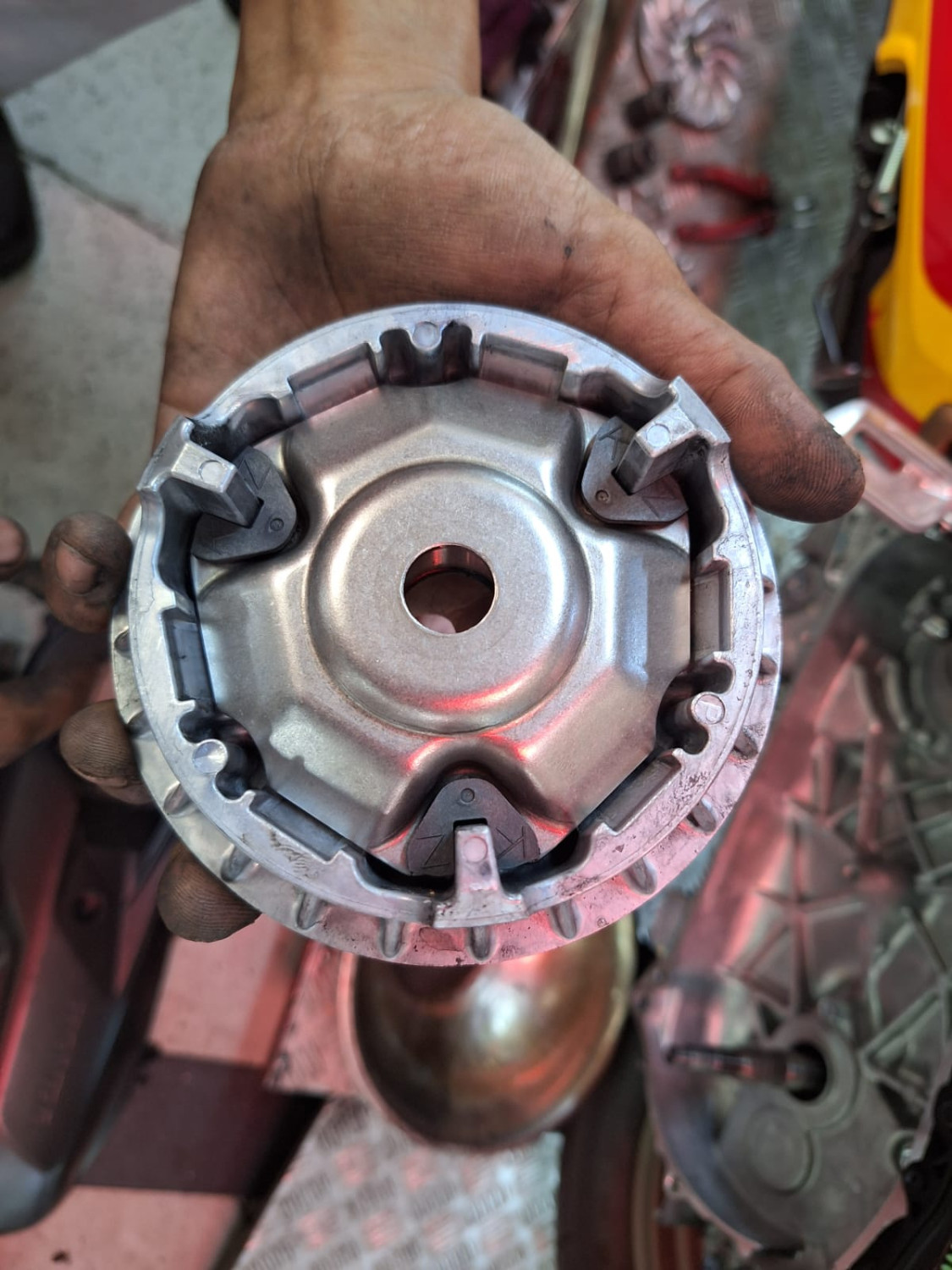 motor matic, slide piece, slide piece motor matic, ciri slide piece rusak, ciri slide piece motor matic rusak, ciri slide piece cvt motor matic rusak, Ini Fungsi Dan Ciri-ciri Slide Piece Di CVT Motor Matic Rusak