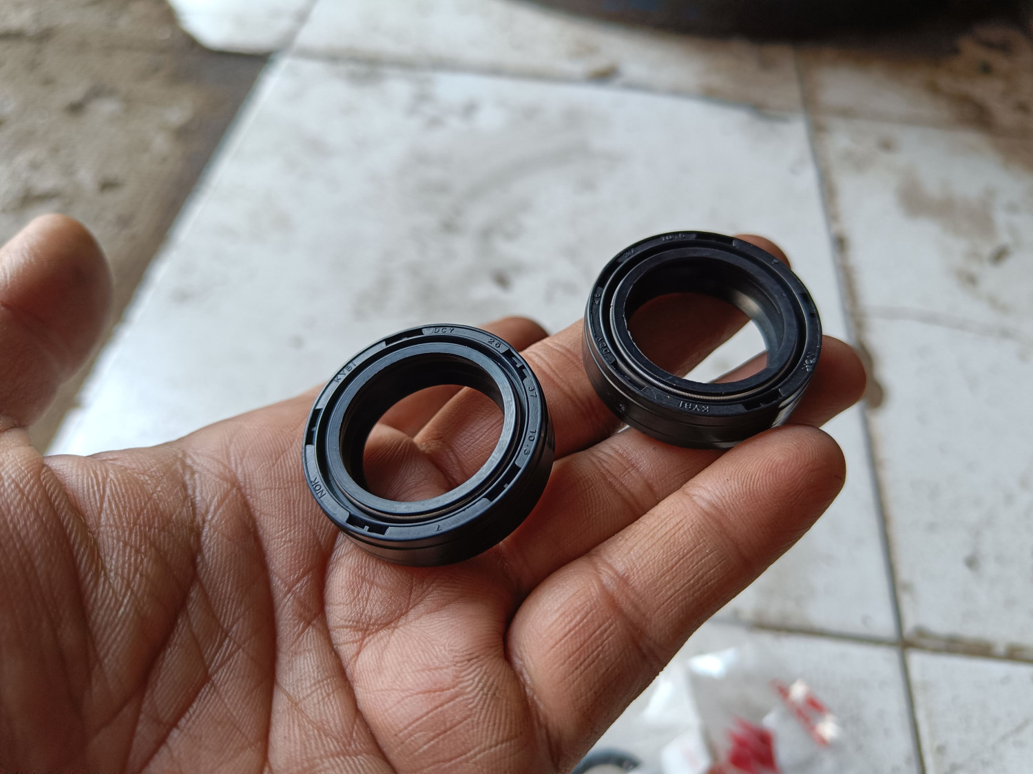 motor bekas, penyebab sil sokbreker sobek, penyebab sil sokbreker bocor, penyebab sil sokbreker motor bocor, sil sokbreker motor bocor, Dua Penyebab Sil Sokbreker Motor Bekas yang Baru Diganti Bocor Lagi