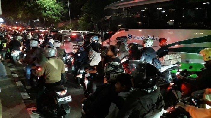 bogor, puncak bogor, nataru, Jalur Batutulis Bogor, Batu Tulis Bogor, Jalur Motor Puncak Bogor, Nurut Sama Petugas, Piknik Nataru ke Puncak Bogor Naik Motor Bakal Dialihkan Lewat Jalur Ini