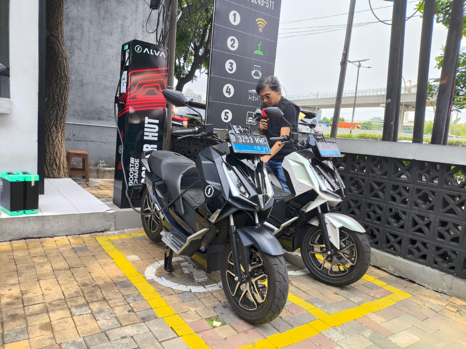 charger, motor listrik, alva, ALVA Intelligent Charging System atau AICS, Fitur Charger Motor Listrik Ini Pasti Disukai Perempuan, Ini Alasannya