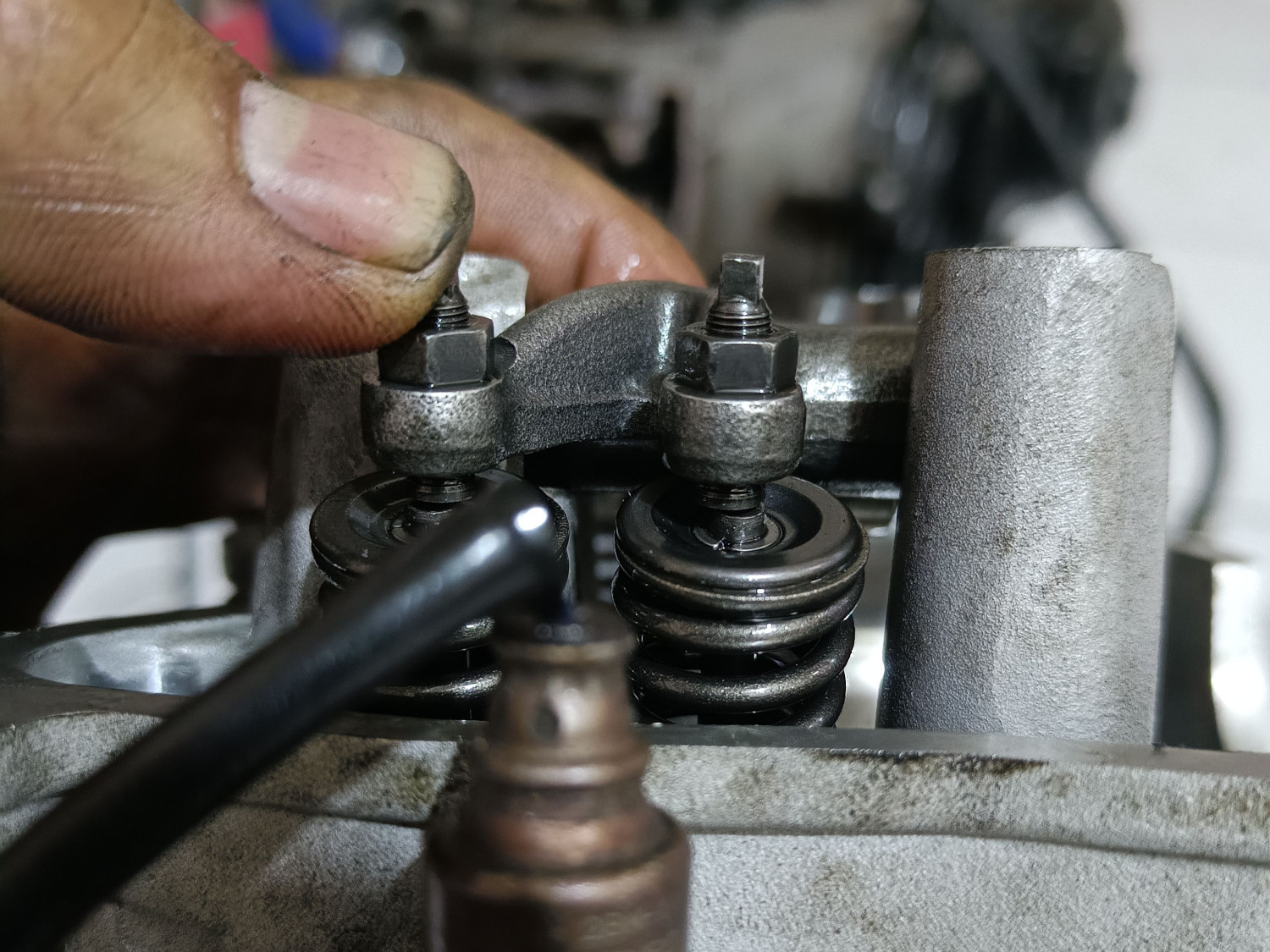motor bekas, celah klep, ciri celah klep terlalu renggang, celah klep motor, efek samping celah klep terlalu renggang, Gak Hanya Berisik, Ini Efek Samping Membiarkan Celah Klep Motor Bekas Terlalu Renggang