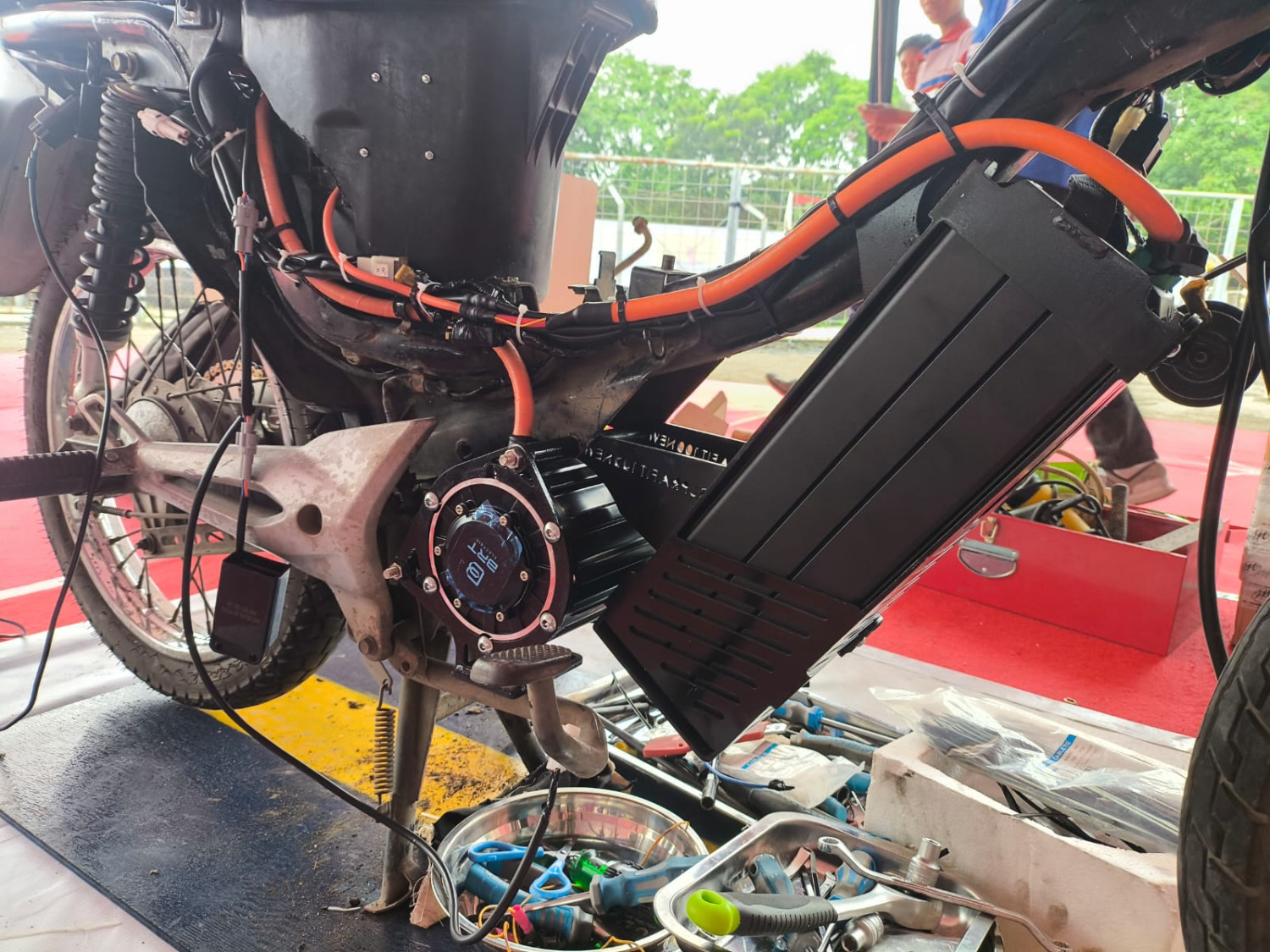 Konversi motor listrik, motor listrik konversi, Konversi Motor Bensin Jadi Listrik, Program Konversi Motor Listrik, Satgas Transisi Energi, Siap-siap Sunyi, Pemerintah Bentuk Satgas Untuk Mengkonversi 120 Juta Motor Listrik