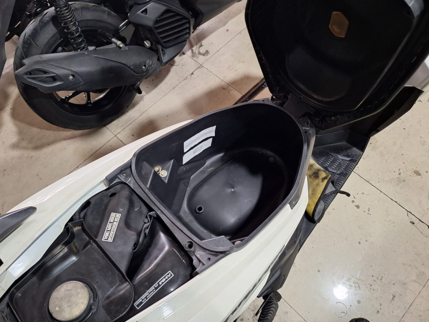 vario 125, honda vario 125, maling motor, bagasi motor, bagasi motor dibobol, Niat Cari Aman, Simpan Barang Berharga di Bagasi Vario 125 Berujung Tragis