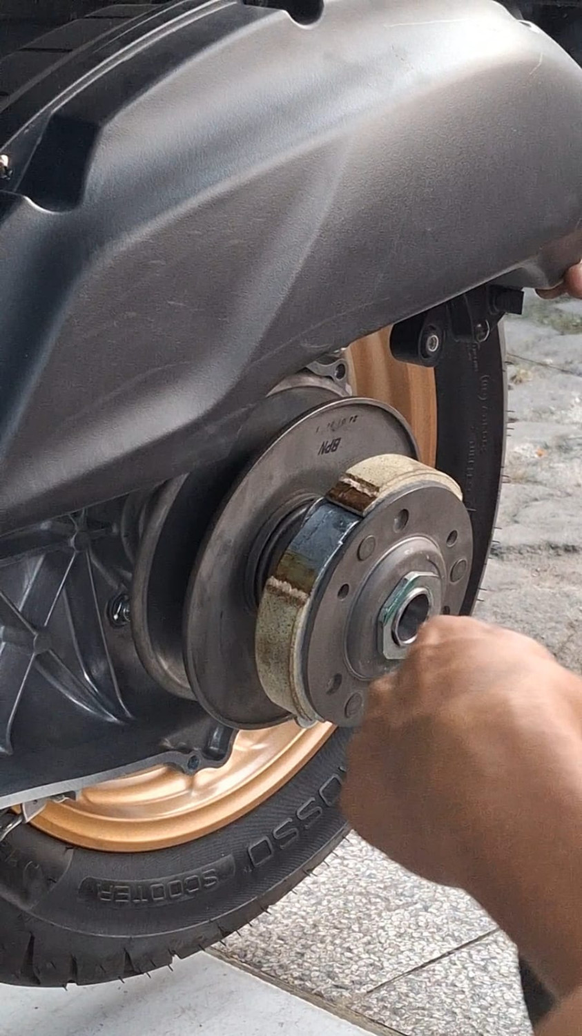 motor matic, pulley belakang, seal pulley, seal pulley motor matic, seal pulley belakang motor matic, Ini Sebabnya Tiap 6.000 Km Seal Pulley Belakang Motor Matic Wajib di Ganti