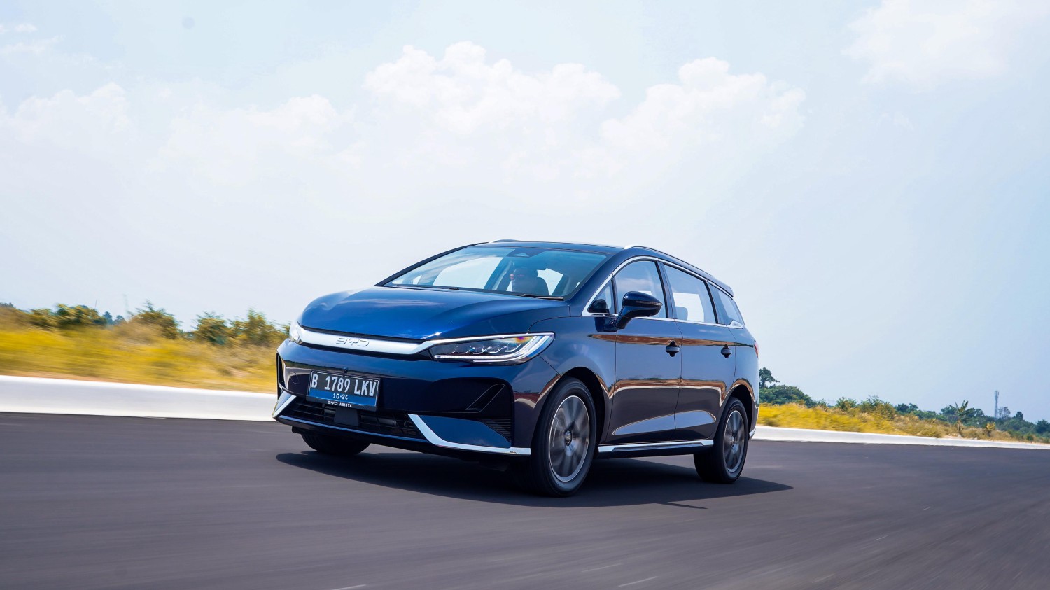 mobil listrik, BYD M6, GridOto Award 2025, Family EV, Fleksibel Banget, BYD M6 Juara Kelas Family EV GridOto Award 2025
