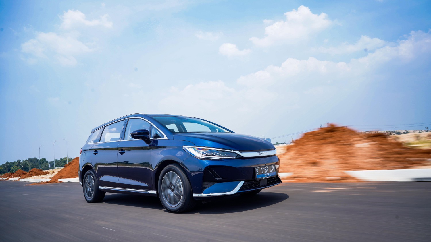 mobil listrik, BYD M6, GridOto Award 2025, Family EV, Fleksibel Banget, BYD M6 Juara Kelas Family EV GridOto Award 2025