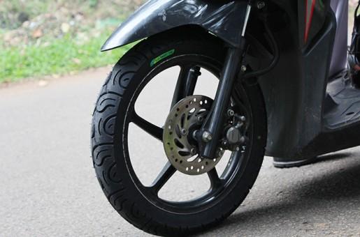 ban motor, motor matic, penyebab ban habis sebelah, Penyebab ban motor habis sebelah, ban motor matic, penyebab ban motor matic habis sebelah, Sudah Tahu Belum, Ini Penyebab Ban Depan Motor Matic Habis Sebelah