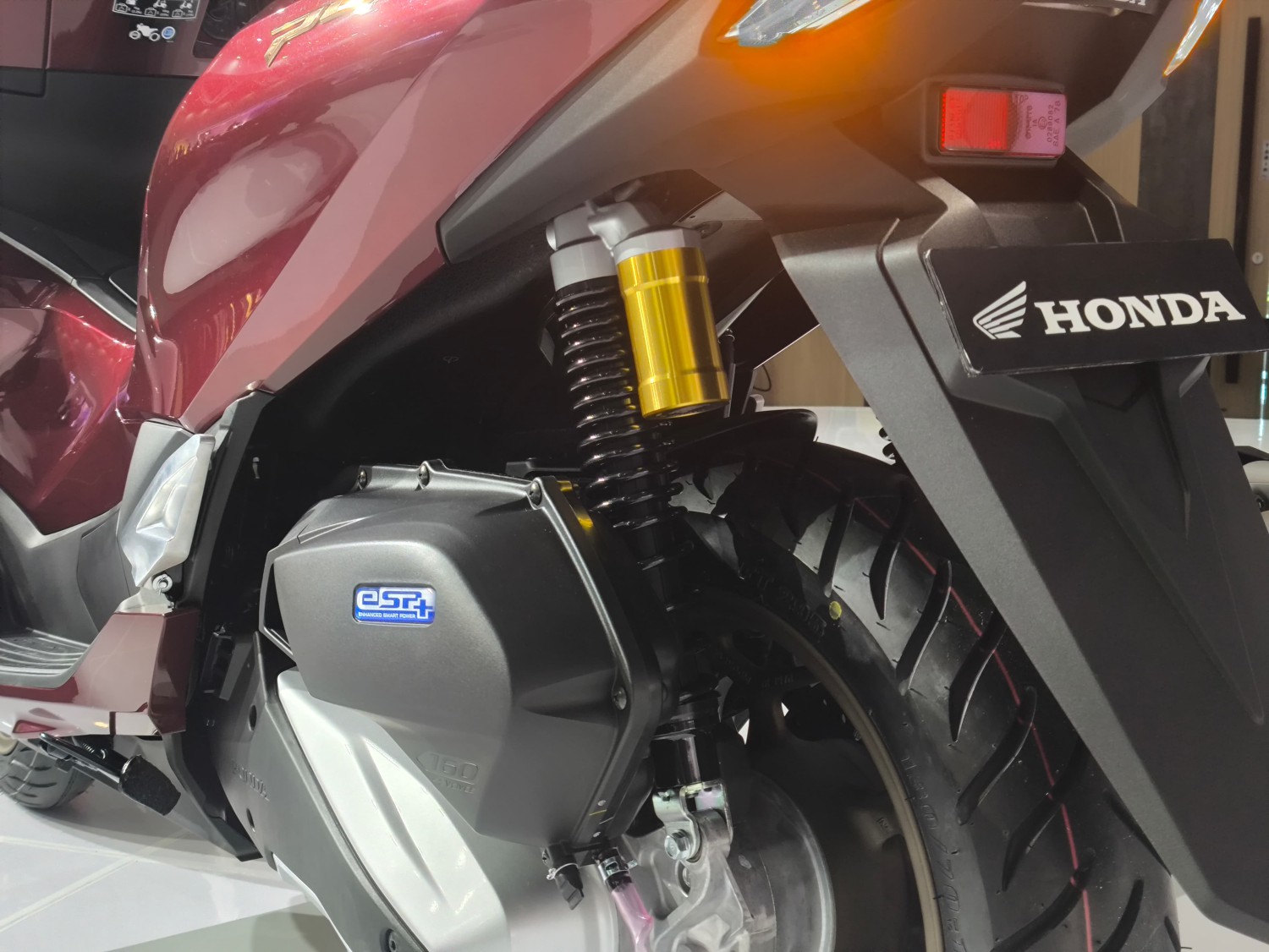 motor bekas, sokbreker, sokbreker motor, Beda Sokbreker Motor, beda monoshock dengan double shock, Ini Perbedaan Sokbreker Monoshock dan Double Shock di Motor Bekas