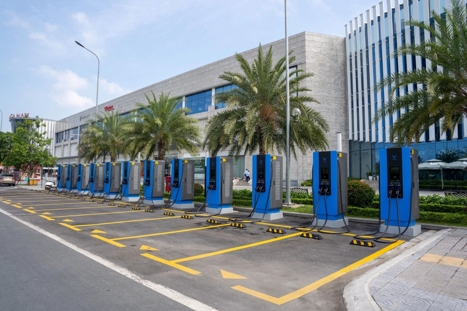vinfast, Isi Daya Mobil Listrik, Mobil listrik VinFast, V-Green, Charging Gratis VinFast, Nol Bayar, Program Isi Daya Gratis Mobil Listrik VinFast di Indonesia, India dan Filipina Diperpanjang
