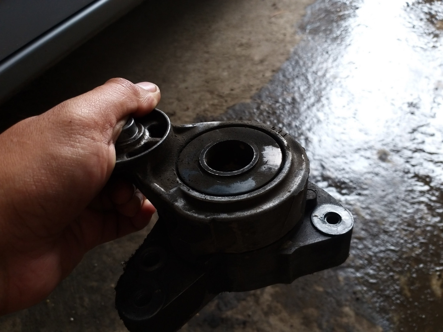 mobil bekas, engine mounting, efek samping membiarkan engine mounting rusak, efek samping engine mounting rusak, efek samping engine mounting mobil rusak, Empat Efek Samping Membiarkan Engine Mounting Di Mobil Bekas Rusak