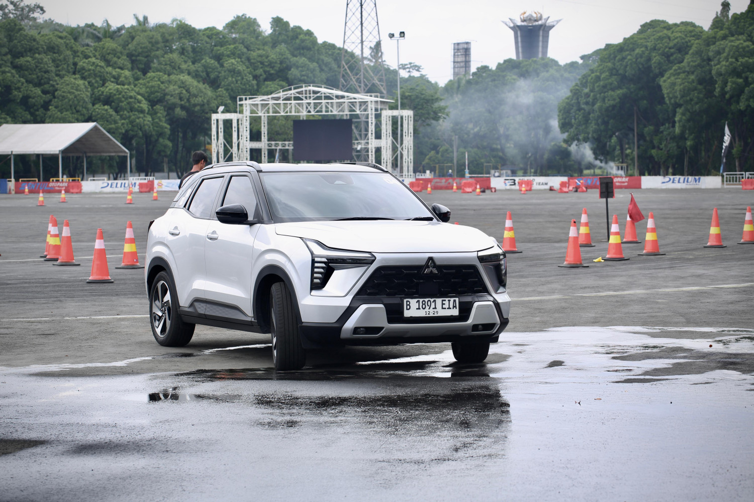 Mitsubishi XForce, Spesifikasi Mitsubishi XForce, fitur mitsubishi xforce, Aman Melibas Jalan Licin Saat Hujan, Ini Kecanggihan Drive Mode Wet Mitsubishi Xforce