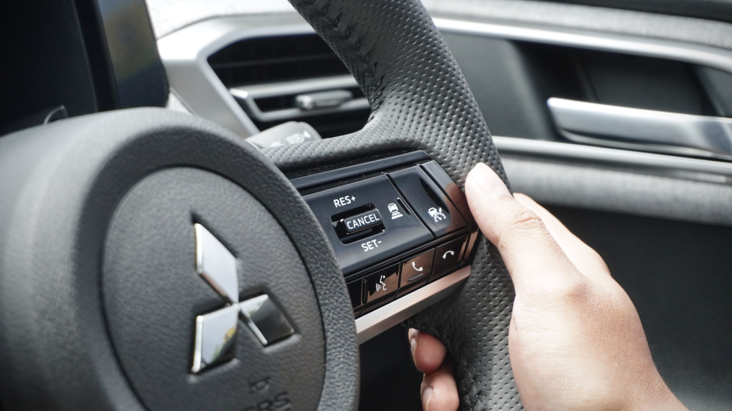 pt mitsubishi motors krama yudha sales indonesia (mmksi), Active Yaw Control, Mitsubishi XForce, Xforce, Kenal Lebih Dekat Fitur AYC Mitsubishi Xforce, Stabil dan Bikin Aman di Tikungan