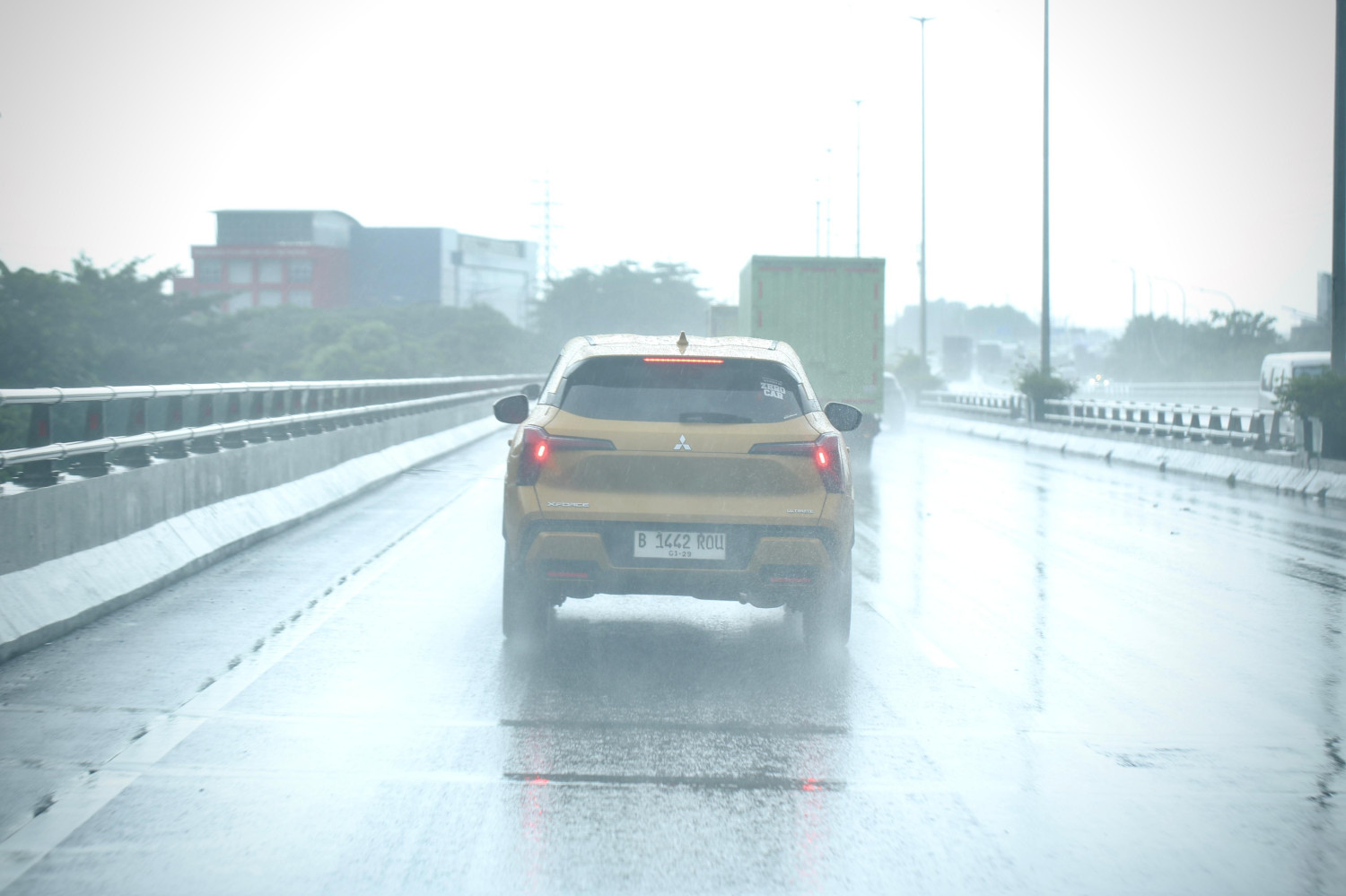 hujan deras, Tread Wear Indicator, aquaplaning, Telapak ban, Waspada Hujan Deras, Cek Bagian Ban ini Biar Mengemudi Tetap Aman