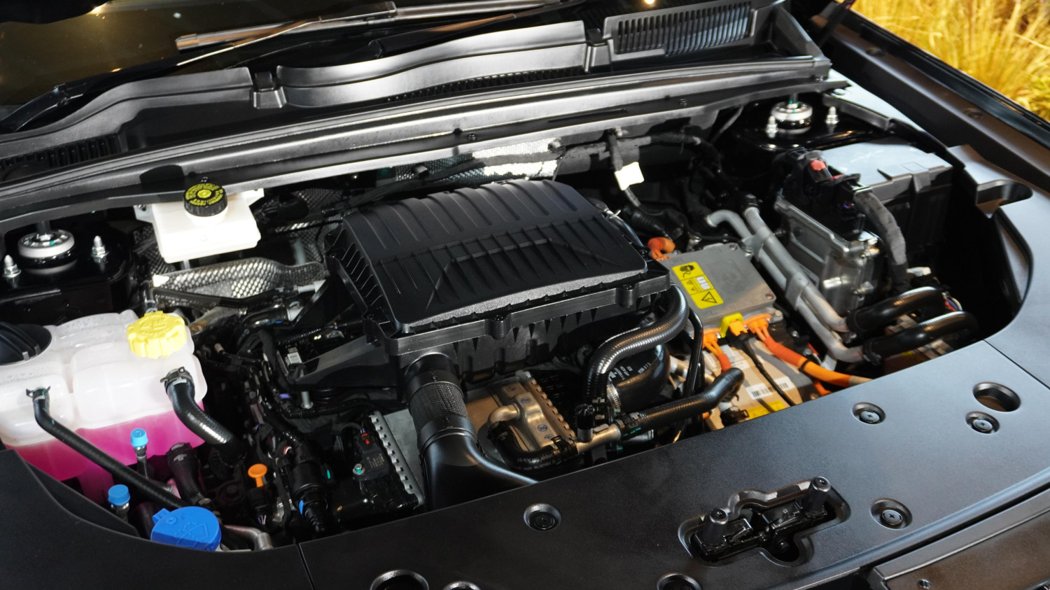 efisiensi, logam mulia, pembakaran, busi, mobil hybrid, iridium, Busi Mobil Hybrid Wajib Pakai Tipe Iridium, Ini Dia Alasannya