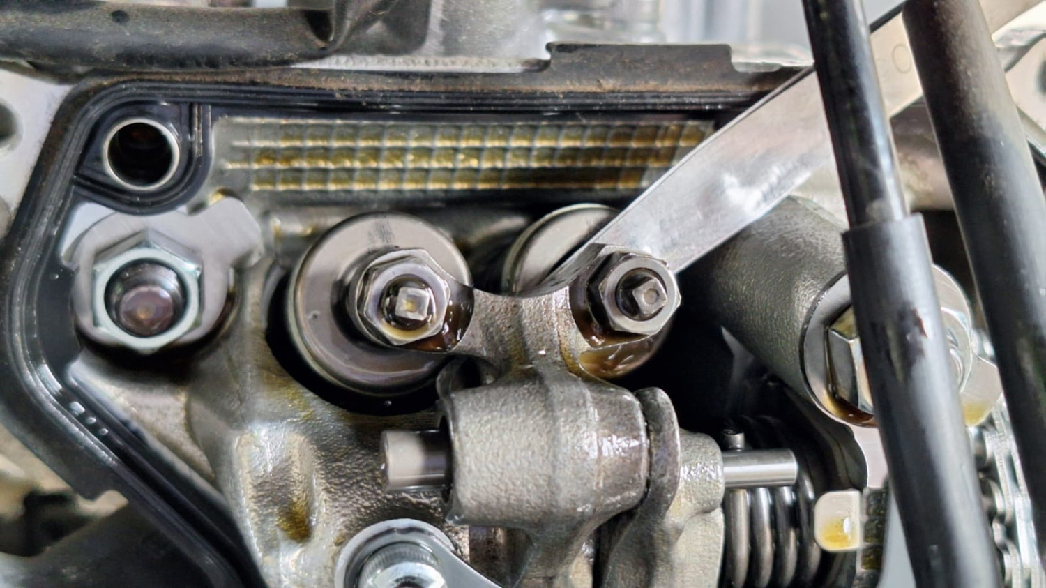 motor bekas, klep, klep motor, ciri klep harus disetel, ciri klep motor harus disetel, ciri klep longgar, Tiga Ciri-ciri Klep Di Motor Bekas Yang Harus Segera Disetel Ulang