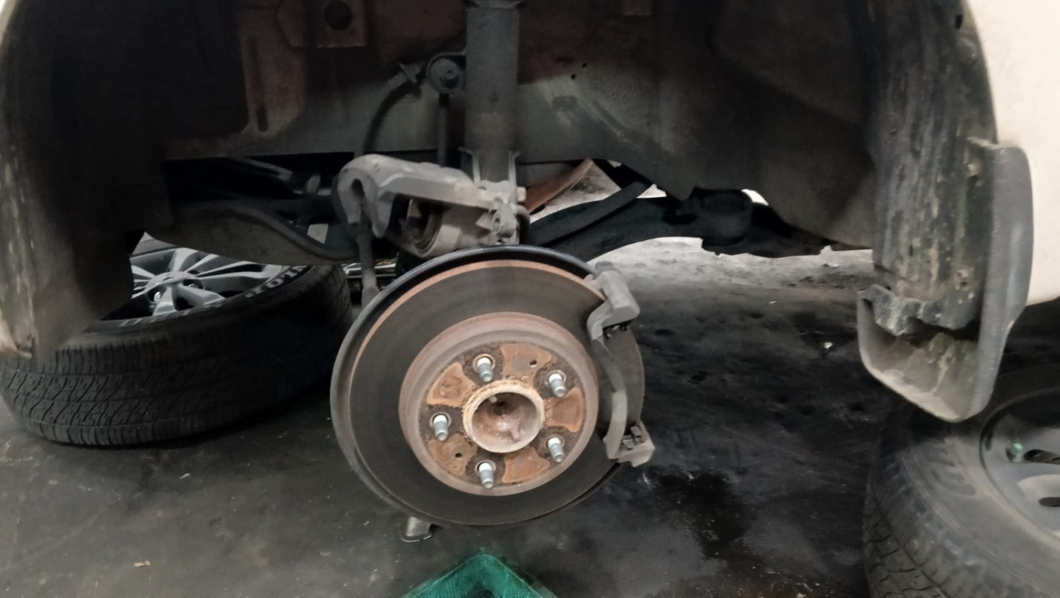 mobil bekas, kampas rem, rem mobil, deteksi kampas rem, cara deteksi kampas rem mobil aus, cara deteksi kampas rem aus, Ternyata Begini Deteksi Kampas Rem Mobil Bekas Yang Mulai Habis