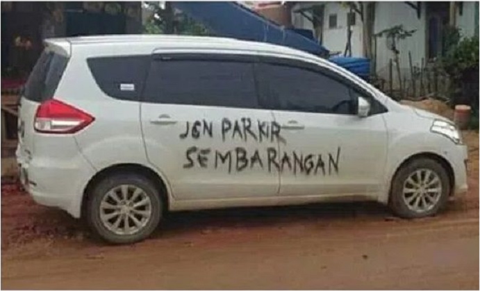 denda parkir sembarangan, sanksi parkir sembarangan, Jalan Perumahan, Parkir Depan Rumah, Parkir di Jalan Perumahan, Nekat Parkir Mobil di Jalan Perumahan, Bisa Dipenjara 18 Bulan atau Denda Rp 1,5 Miliar