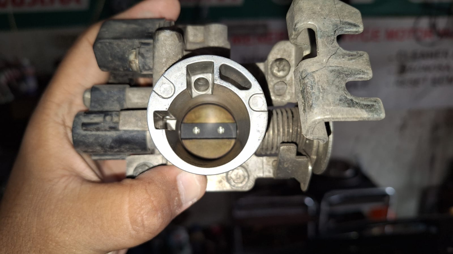 motor bekas, throttle body, throttle body motor, bersihkan throttle body, throttle body kotor, Hati-hati, Bersihkan Throttle Body Motor Bekas Tanpa Dibongkar Malah Bisa Jadi Begini