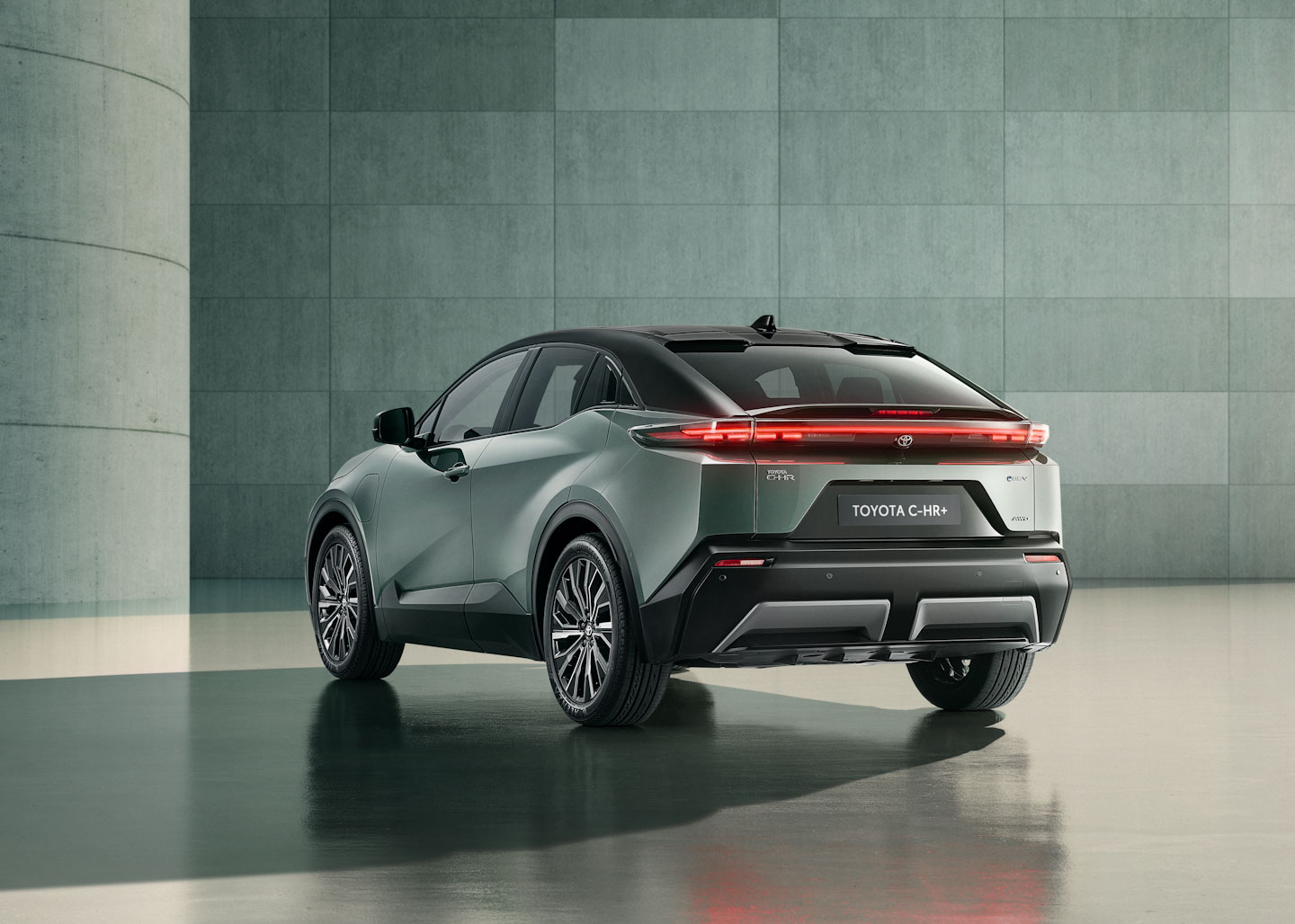 mobil baru, mobil listrik, subaru, Toyota C-HR+, Subaru Uncharted, Beda Subaru Uncharted dan Toyota C-HR+ EV, Bisa Lihat Dari Tampangnya