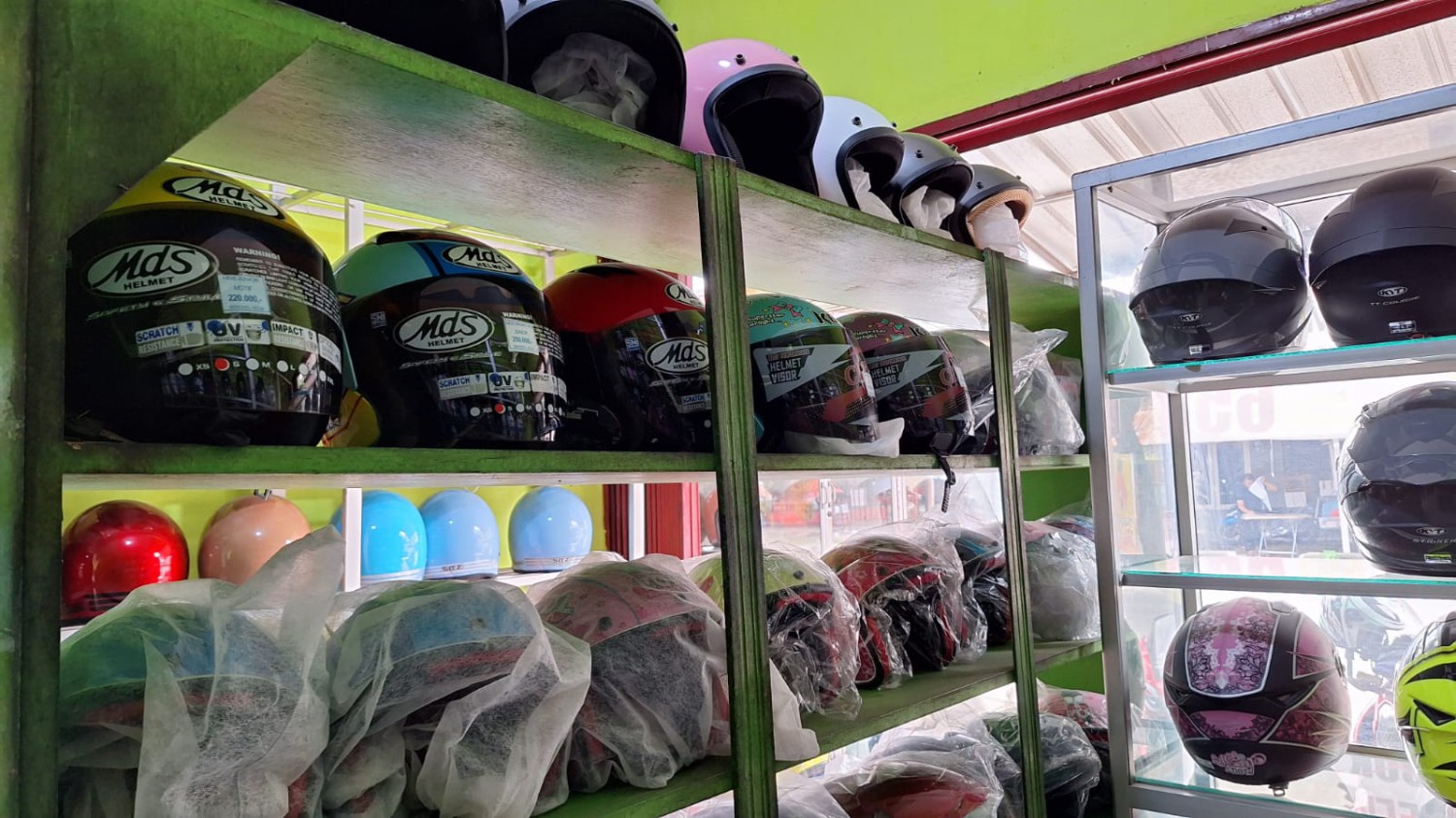 mudik lebaran, helm baru, tips beli helm, touring lebaran, jenis helm, Lebaran 2026, Logo SNI Bukan Jaminan, Simak Tips Pilih Helm Baru Sebelum Touring Libur Lebaran