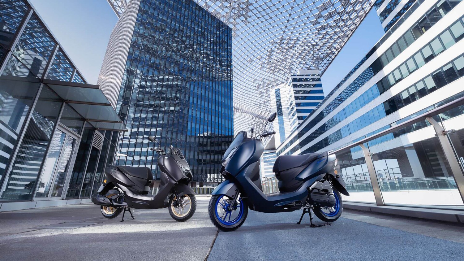 yamaha, motor matic, maxi series, Yamaha Avenue 125 SMK, dek rata, Matic Dek Rata Yamaha Ini Iritnya Tembus 1,8 Liter/100 Km, Punya Warna Sporty Baru