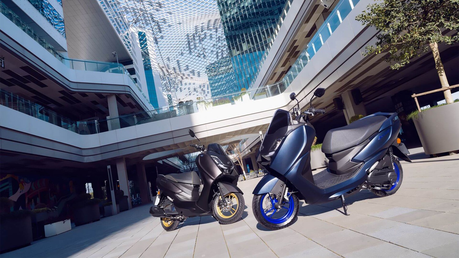 yamaha, motor matic, maxi series, Yamaha Avenue 125 SMK, dek rata, Matic Dek Rata Yamaha Ini Iritnya Tembus 1,8 Liter/100 Km, Punya Warna Sporty Baru