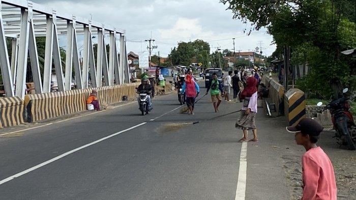 mudik lebaran, dedi mulyadi, jalur pantura, gubernur jabar, penyapu koin, Ingin Hapus Tradisi Berbahaya, Dedi Mulyadi 'Bersih-bersih' Penyapu Koin di Pantura