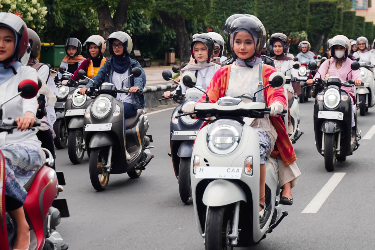 lady bikers, tips safety riding, barang bawaan di motor, tips safety riding wanita, Lebih Rempong dari Cowok, Ini Tips Safety Riding Khusus Lady Bikers