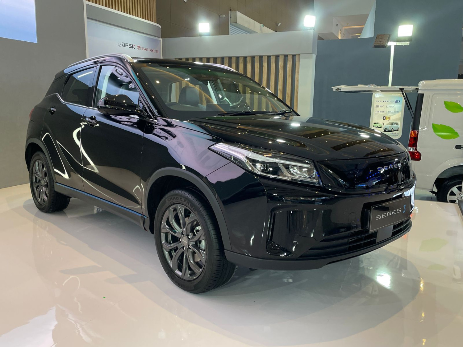 DFSK, SUV Listrik, Seres 3, GJAW 2025, Penjualan Nol dan Tidak Dipajang di GJAW 2025, Ada Apa Dengan Seres 3?