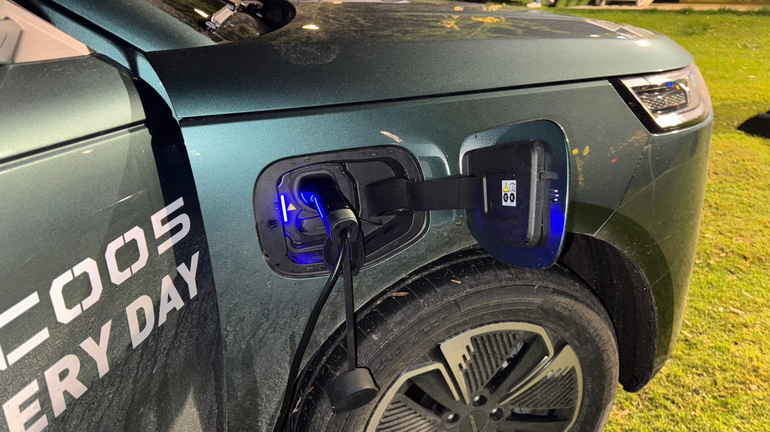 Jaecoo, Jaecoo J5 EV, j5 ev, Enak Dipakai Saat Liburan, JAECOO J5 EV Bisa Jadi Genset Listrik