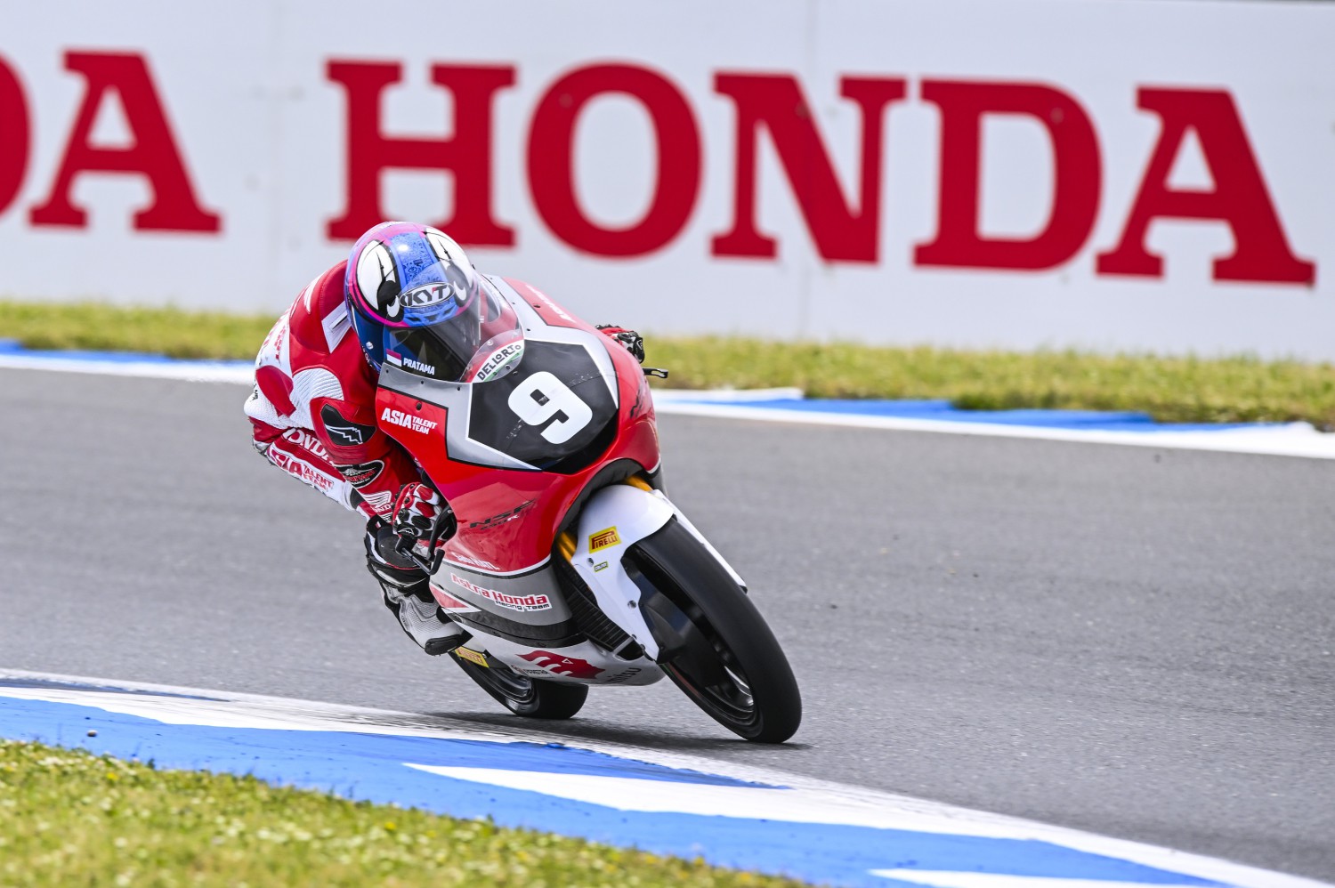 Moto2, pembalap motogp, mario aji, Veda Ega Pratama, Pembalap Indonesia Moto3, Resmi! Dua Pembalap Indonesia Ini Bakal Tampil di Moto2 dan Moto3 Musim 2026