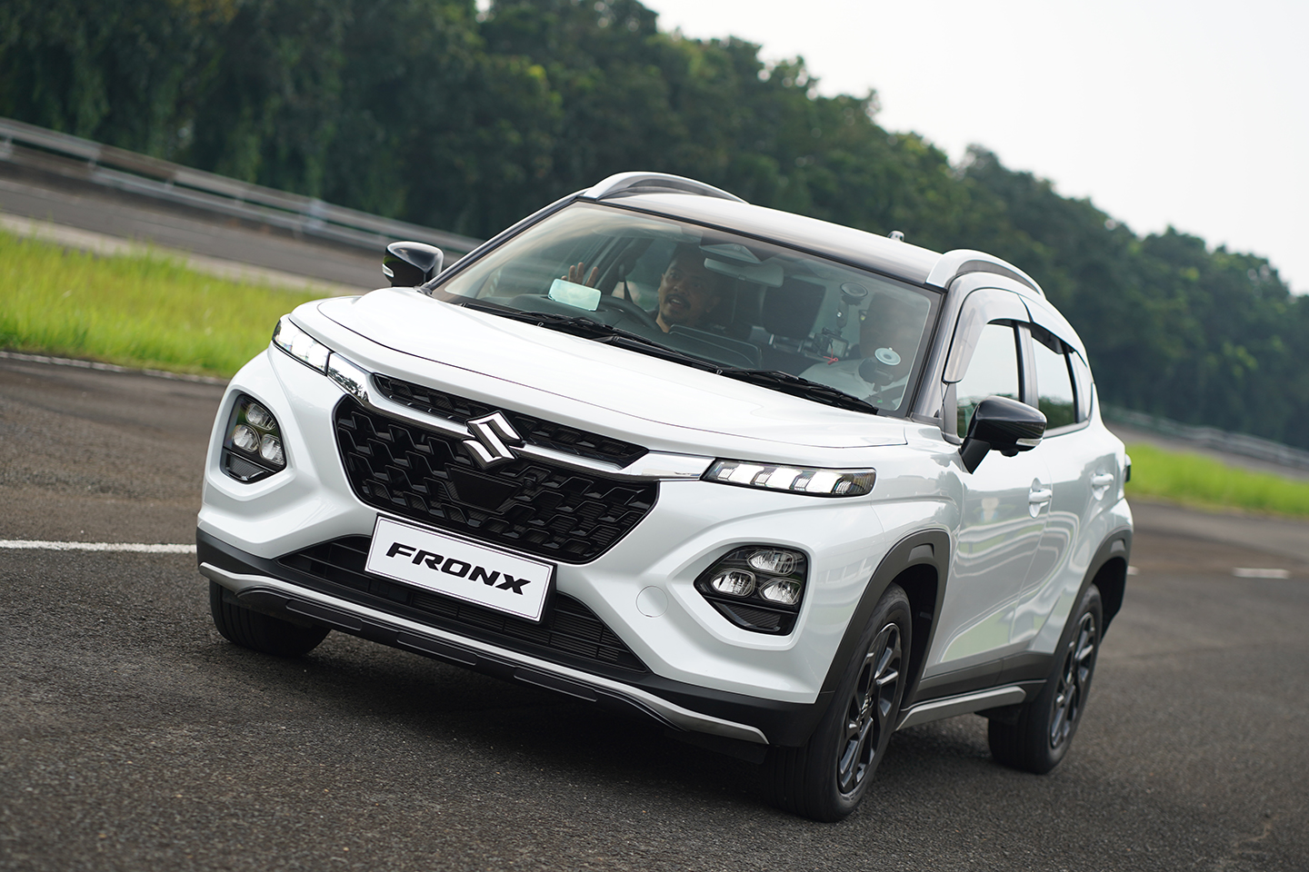 daihatsu, suzuki, hybrid, SHVS (Small Hybrid Vehicle by Suzuki), Rocky E-Smart Hybrid, Suzuki Fronx, Komparasi Compact SUV Hybrid, Lebih Murah Daihatsu Rocky atau Suzuki Fronx?