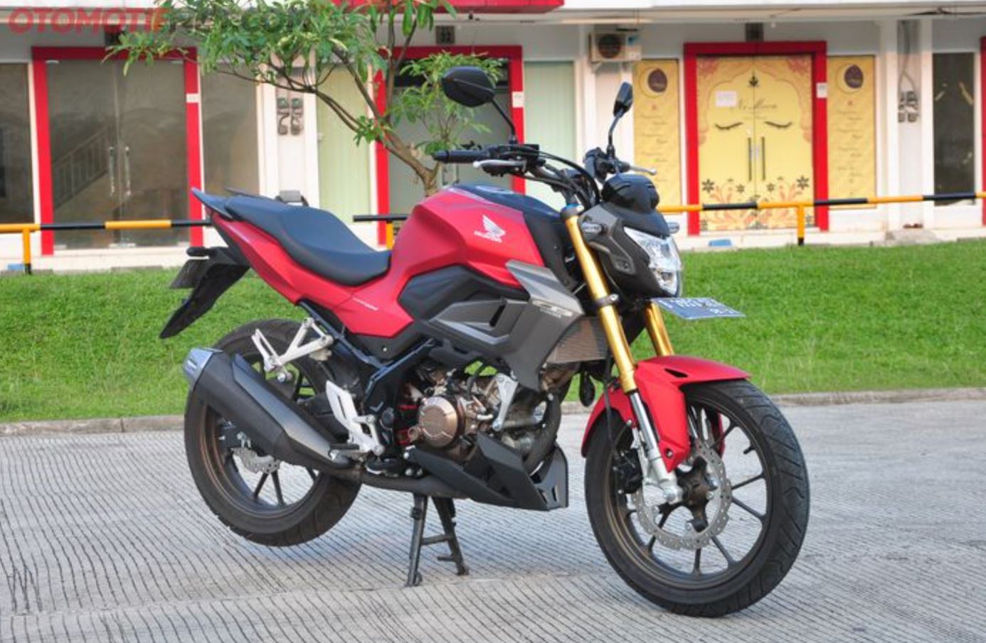honda, motor baru, honda cb150r streetfire, Harga Honda CB150R Streetfire, sportbike, Pilihan Sportbike Non Fairing Macho, Cek Harga Honda CB150R Streetfire April 2026