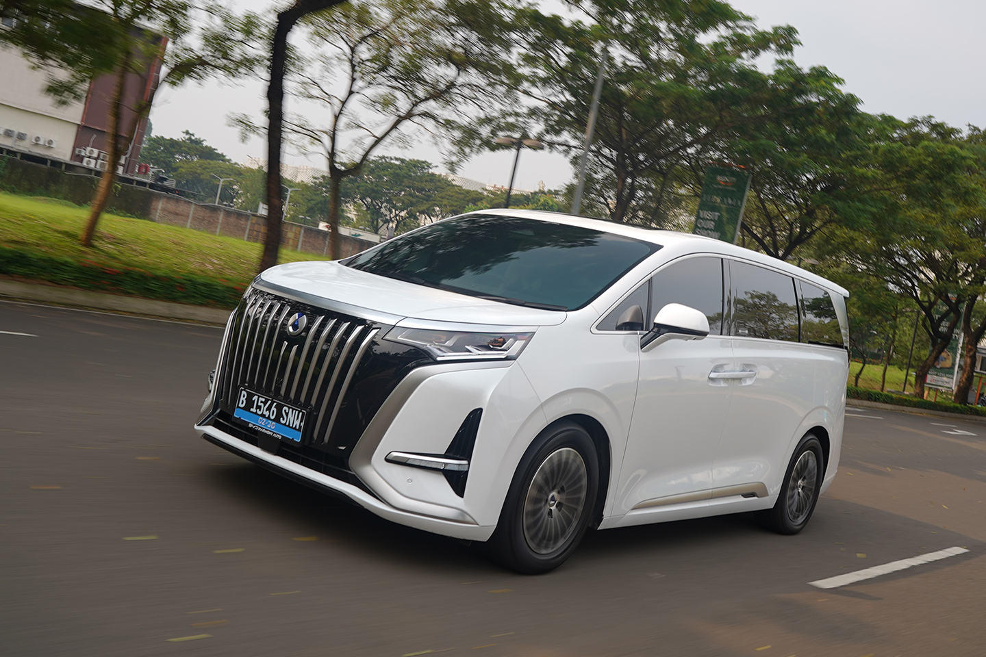 XPeng, Denza D9, denza, Xpeng X9, Duel Performa MPV Mewah Denza D9 Vs XPENG X9, Siapa Yang Unggul?