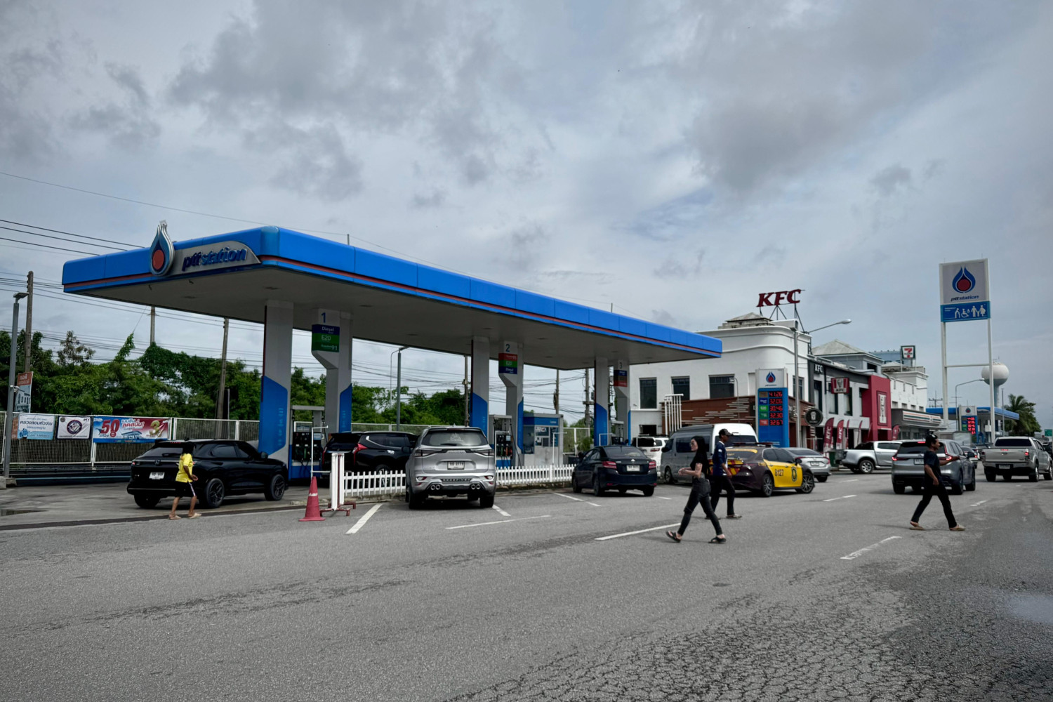 harga bbm naik, Harga BBM Thailand, Thailand Naikan Harga BBM, SPBU PTT Thailand, Pertalite Thailand, Thailand Menyerah, Harga BBM Hampir Mirip Pertalite Meroket Jadi Rp 20 Ribuan Per Liter
