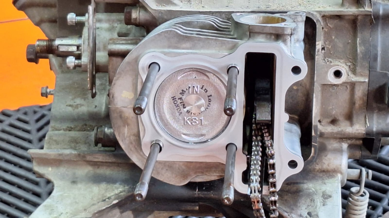 bengkel motor, bengkel mobil, piston, Overheat, bore up, istilah bengkel, Pemilik Kendaraan Wajib Tahu Nih 6 Istilah Bengkel Suka Bikin Bingung Orang