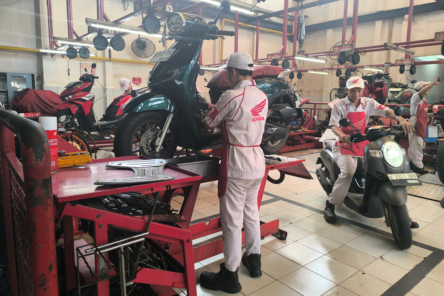 ahass, Harga Suku Cadang Naik, Harga Onderdil Naik, harga oli naik, Sparepart Motor Honda, Harga Oli AHM Naik, Mohon Maaf, Harga Oli dan Suku Cadang Motor Honda Terpaksa Dimahalkan 10 Persen