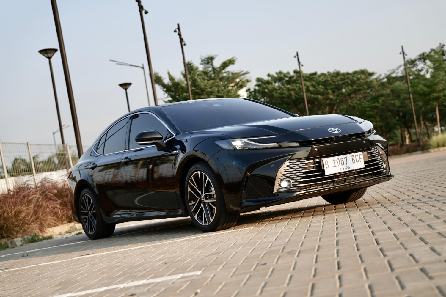 toyota, toyota camry, Camry hybrid, toyota camry hybrid, Tiga Hal Yang Membuat Toyota Camry Hybrid Cocok Dipakai Nyetir Sendiri