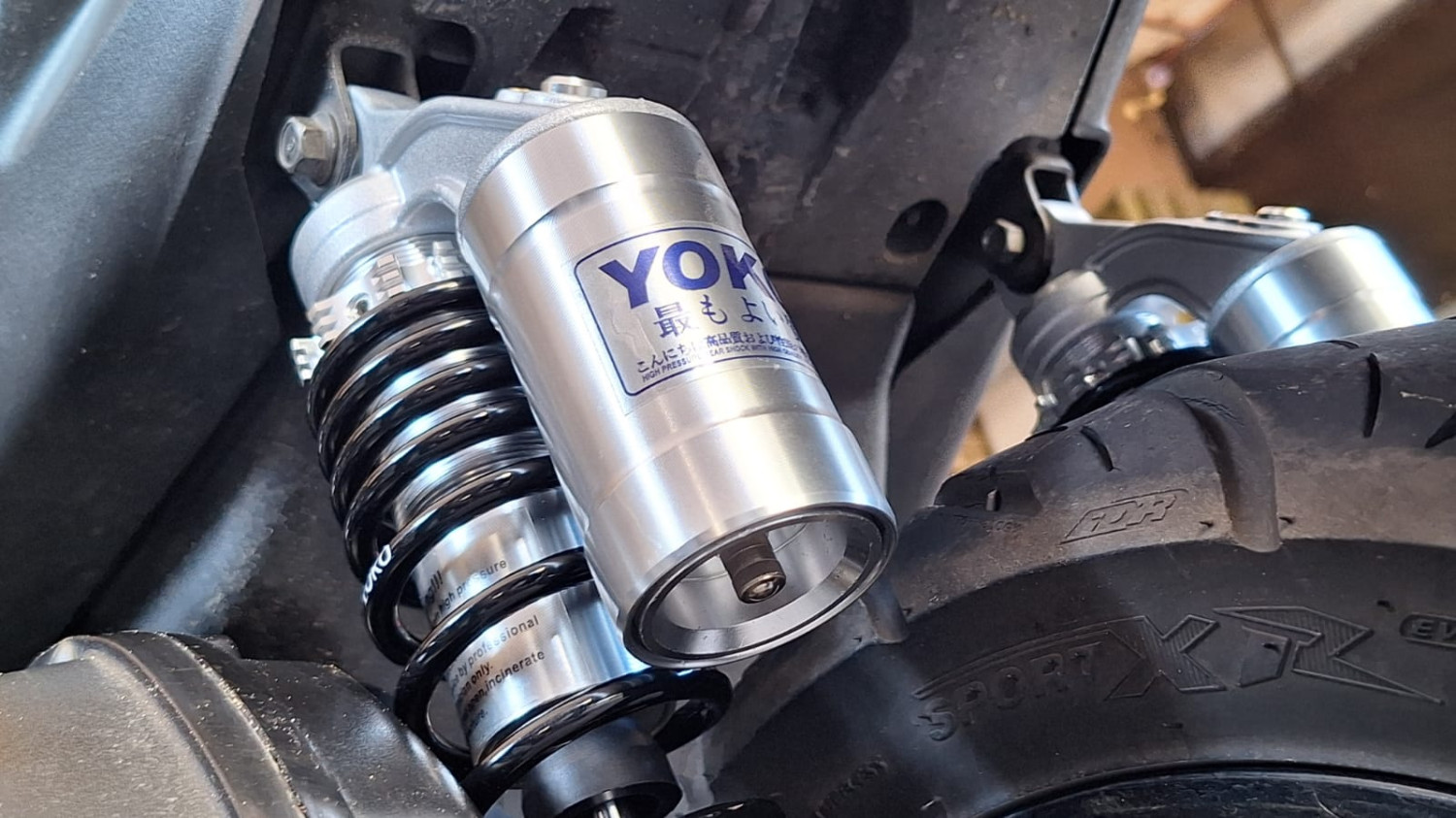 yoko, sokbreker, sokbreker motor, sokbreker tabung, Ini Cara Mudah Bedakan Sokbreker Tabung Fungsi dan Cuma Variasi