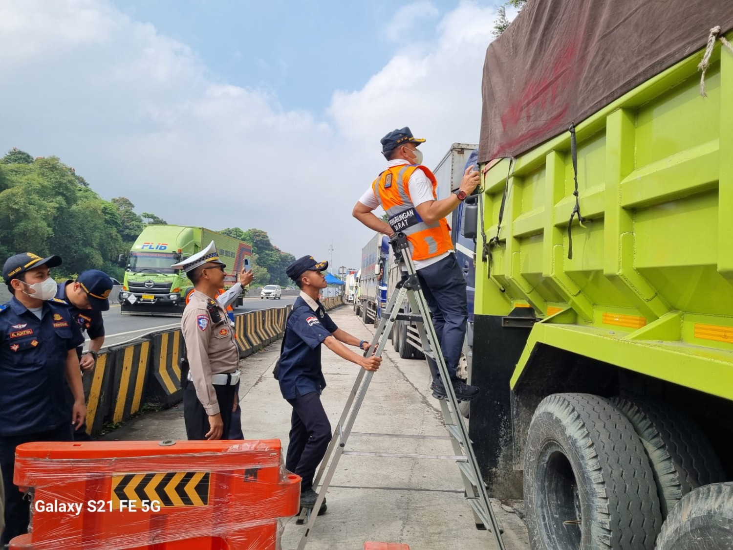overload, truk odol, Over Dimension and Over Load (ODOL), over dimension, Banyak yang Masih Keliru, Truk Over Dimension dan Overload Sanksinya Beda Jauh