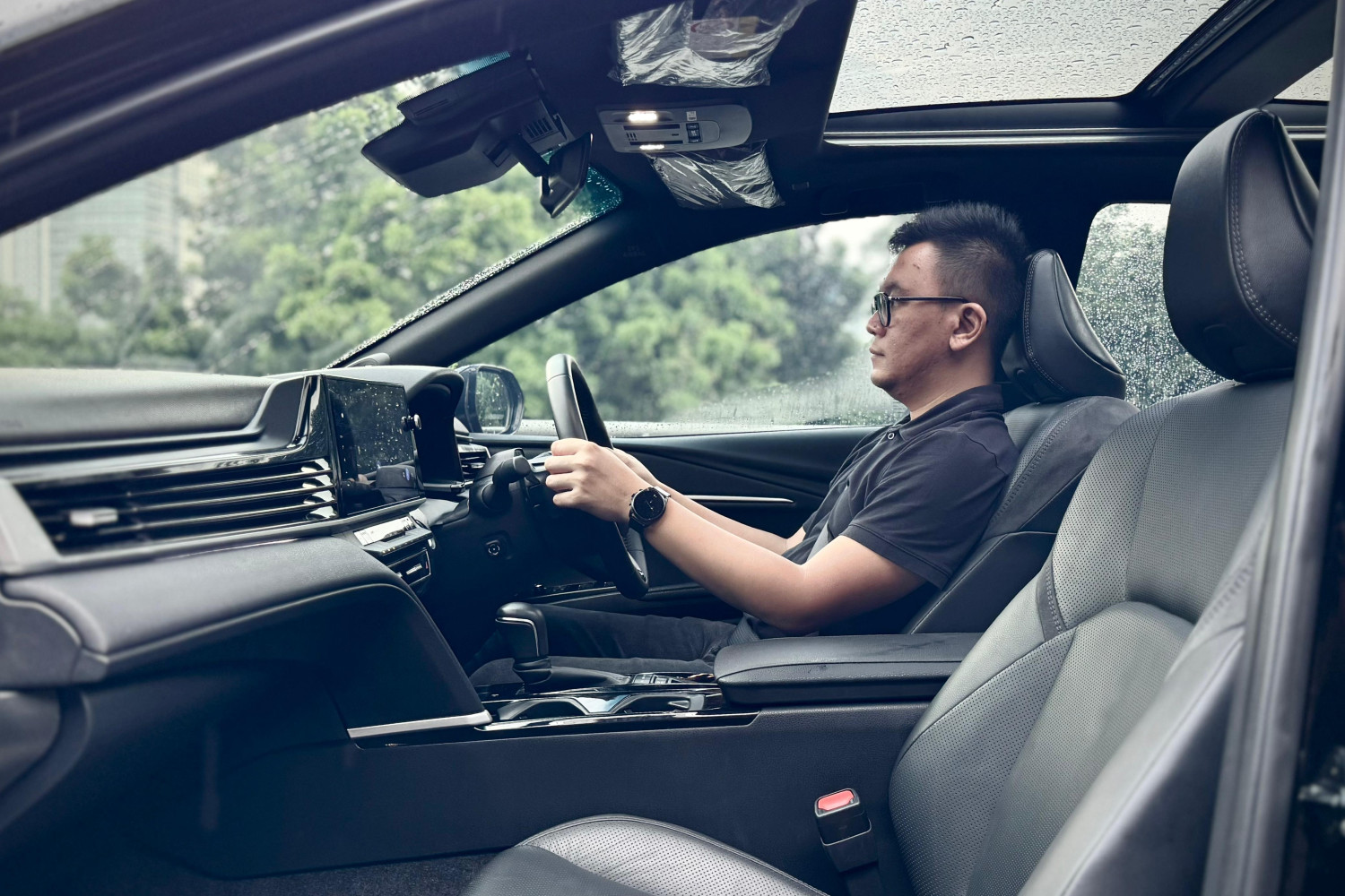 toyota, toyota camry, Camry hybrid, toyota camry hybrid, Tiga Hal Yang Membuat Toyota Camry Hybrid Cocok Dipakai Nyetir Sendiri