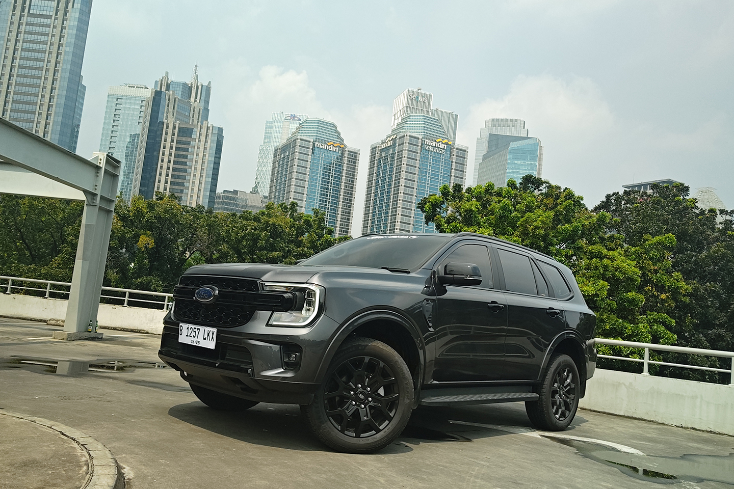mitsubishi pajero sport, Mitsubishi Pajero Sport Dakar, ford everest, Ford Everest Sport, Adu Kencang SUV Ladder Frame Mitsubishi Pajero Sport Vs Ford Everest