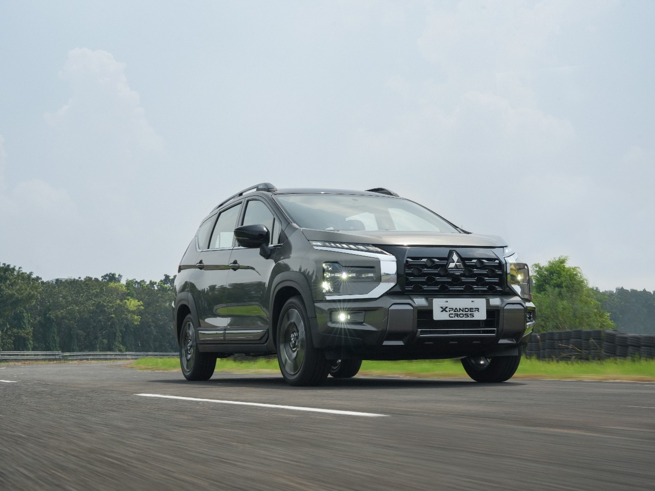 mitsubishi xpander, pt mitsubishi motors krama yudha sales indonesia (mmksi), Mitsubishi Xpander Cross, mitsubishi xpander exceed tourer, 7 Alasan Interior Xpander dan Xpander Cross Nyaman untuk Perjalanan Jauh