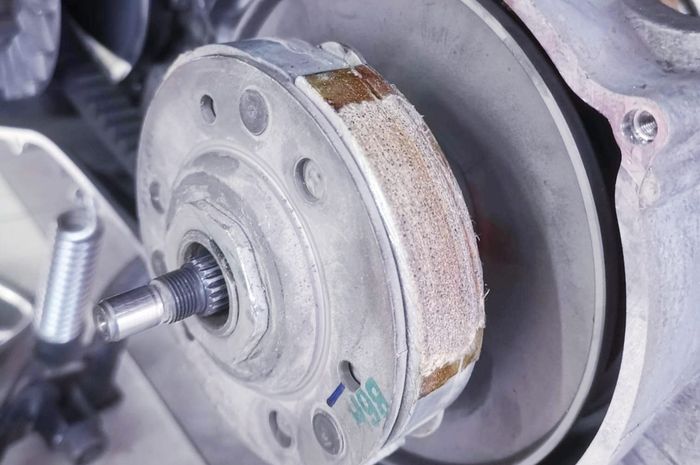 motor matic, kampas ganda, kampas ganda motor matic, efek samping telat ganti kampas ganda, kampas ganda cvt, Ternyata Ini Efek Samping Telat Ganti Kampas Ganda CVT Motor Matic