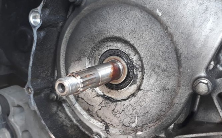 oli mesin, motor matic, penyebab oli mesin rembes, oli mesin motor matic, penyebab oli mesin rembes ke cvt, penyebab oli mesin motor matic rembes ke cvt, Ini Penyebab Oli Mesin Motor Matic Rembes ke CVT Pasca Mudik Lebaran